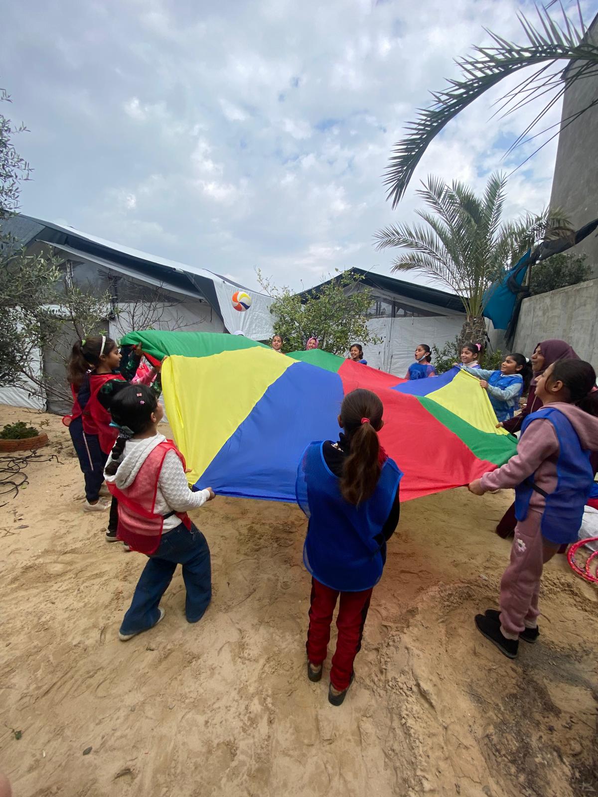 أنشطة رياضية وترفهية ضمن برنامج (دوري الحارات وألعاب البنات) في خانيونس