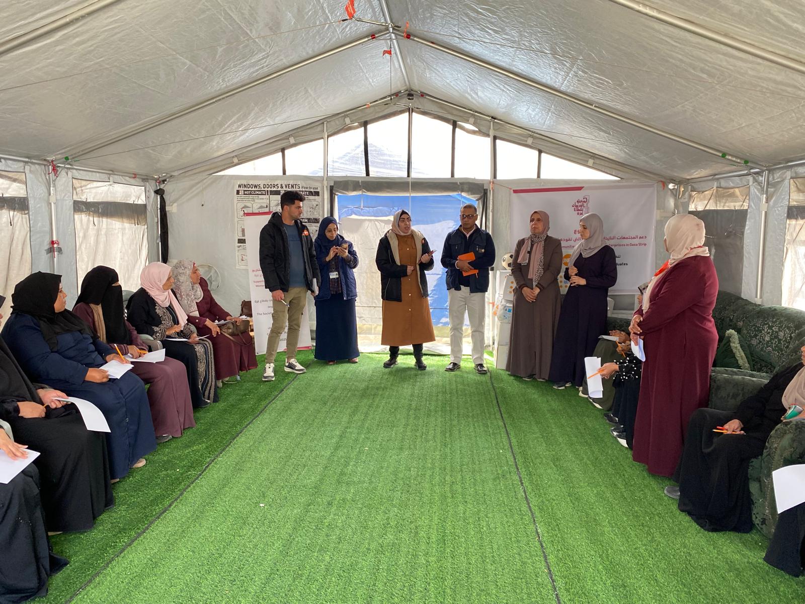 وفدًا من مكتب فلسطين التابع لـ UNFPA D يزور المساحة الآمنة التابعة لجمعية الخريجات الجامعيات